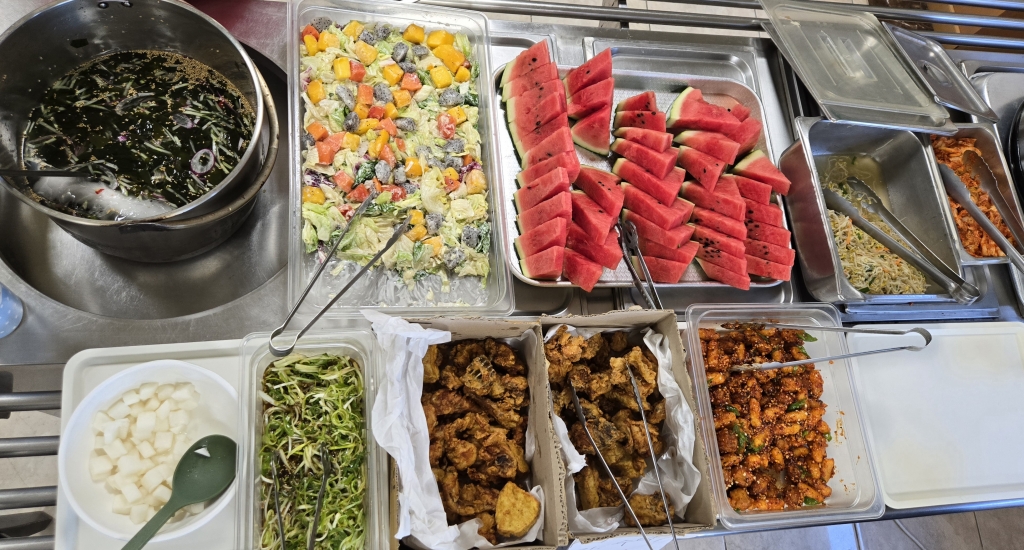 무더운 여름!! 맛있는 점심식사 제공